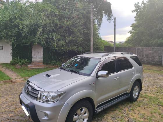 TOYOTA HILUX SW4 3.0 SRV 4X4 7 LUGARES 16V TURBO INTERCOOLER DIESEL 4P AUTOMÁTICO